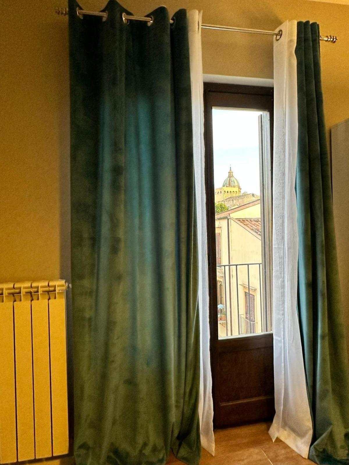 Centrumassimo Apartment Palermo Bagian luar foto
